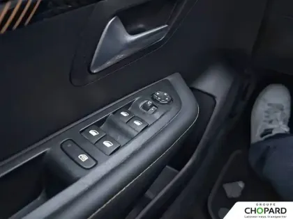 Photo 19 Peugeot 208  Electrique 50 kWh 136ch