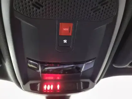 Photo 25 Peugeot 2008  PureTech 130 S&S BVM6