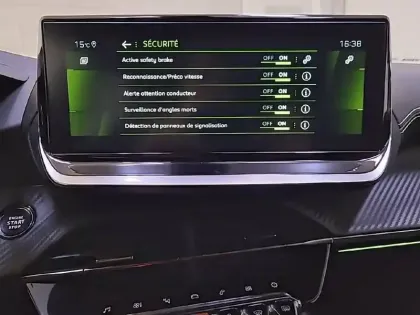 Photo 21 Peugeot 2008  PureTech 130 S&S BVM6