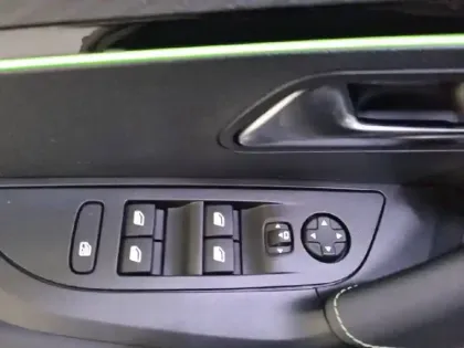 Photo 30 Peugeot 2008  PureTech 130 S&S BVM6