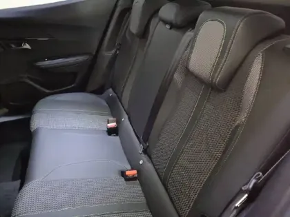 Photo 11 Peugeot 2008  PureTech 130 S&S BVM6