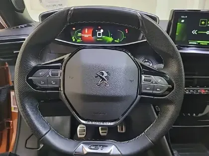 Photo 8 Peugeot 2008  PureTech 130 S&S BVM6