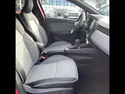 Photo 6 Renault Clio  E-Tech full hybrid 145