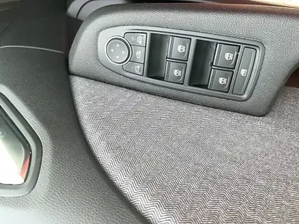 Photo 41 Renault Clio  E-Tech full hybrid 145