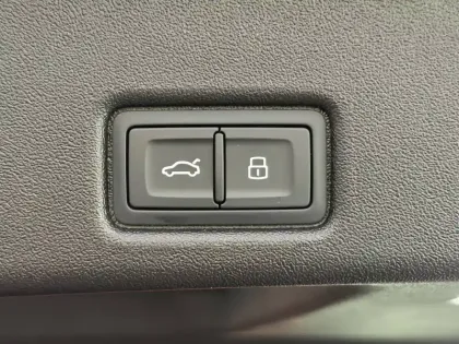 Photo 10 Audi Q5  e-hybrid 299 ch S tronic 7 Quattro