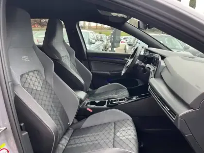 Photo 27 Volkswagen Golf  1.5 eTSI OPF 150 DSG7