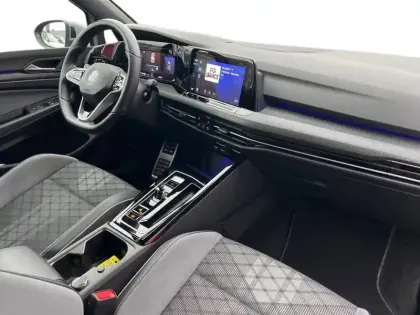 Photo 8 Volkswagen Golf  1.5 eTSI OPF 150 DSG7