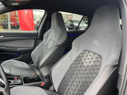 Photo 24 Volkswagen Golf  1.5 eTSI OPF 150 DSG7