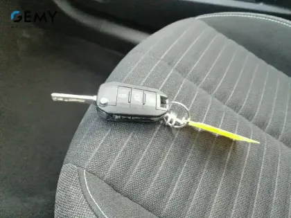 Photo 24 Peugeot 208  BlueHDi 100 S&S BVM6