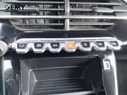 Photo 21 Peugeot 208  BlueHDi 100 S&S BVM6