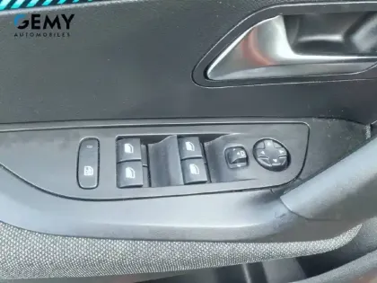 Photo 65 Peugeot 2008  PureTech 100 S&S BVM6