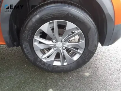 Photo 64 Peugeot 2008  PureTech 100 S&S BVM6