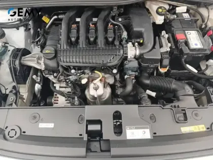 Photo 82 Peugeot 208  PureTech 75 S&S BVM5