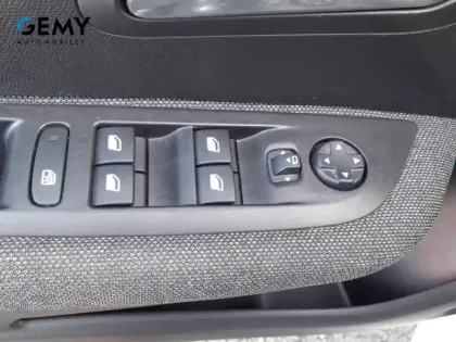 Photo 11 Peugeot 208  PureTech 75 S&S BVM5