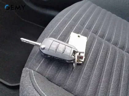 Photo 25 Peugeot 208  PureTech 75 S&S BVM5