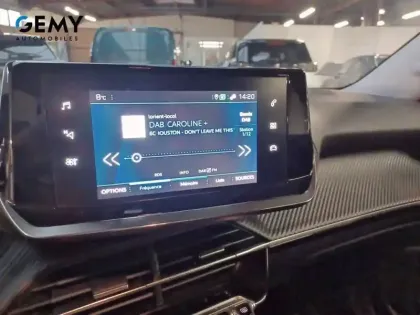 Photo 47 Peugeot 2008  PureTech 100 S&S BVM6