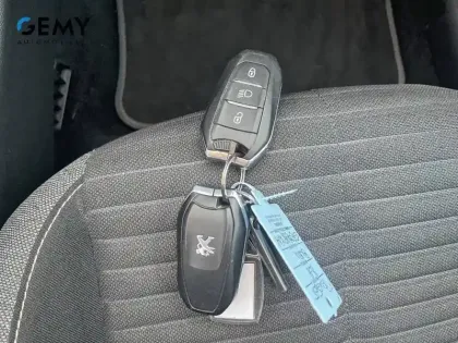 Photo 14 Peugeot 208  Electrique 50 kWh 136ch