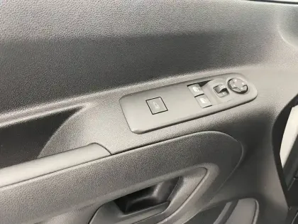 Photo 27 Peugeot Partner  FOURGON STANDARD 650 KG BLUEHDI 100 S&S BVM5