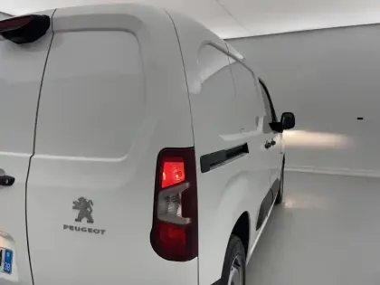 Photo 29 Peugeot Partner  FOURGON STANDARD 650 KG BLUEHDI 100 S&S BVM5