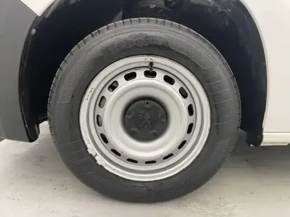 Photo 16 Peugeot Partner  FOURGON STANDARD 650 KG BLUEHDI 100 S&S BVM5