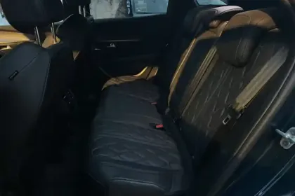 Photo 48 Peugeot 3008  Hybrid 225 e-EAT8