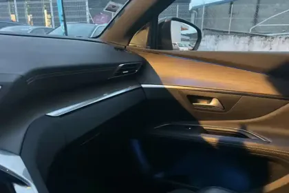 Photo 37 Peugeot 3008  Hybrid 225 e-EAT8