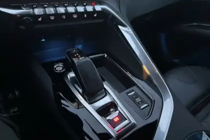 Photo 36 Peugeot 3008  Hybrid 225 e-EAT8