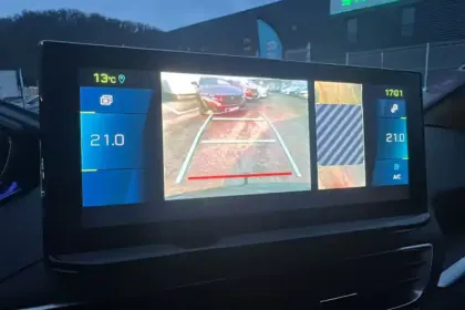 Photo 50 Peugeot 3008  Hybrid 225 e-EAT8