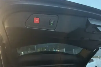 Photo 53 Peugeot 3008  Hybrid 225 e-EAT8