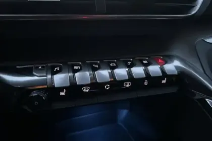 Photo 35 Peugeot 3008  Hybrid 225 e-EAT8