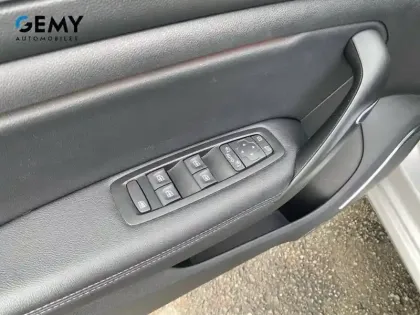 Photo 11 Renault Megane Mégane IV Berline Blue dCi 115 EDC