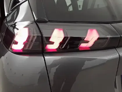 Photo 44 Peugeot 2008  PureTech 100 S&S BVM6