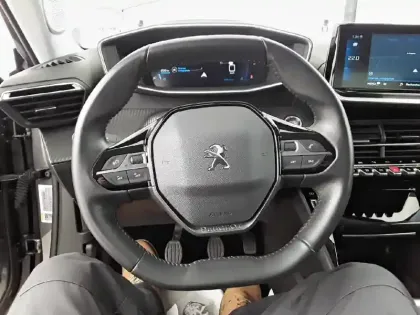 Photo 64 Peugeot 2008  PureTech 100 S&S BVM6