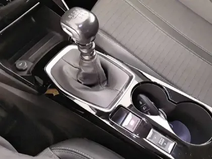 Photo 41 Peugeot 2008  PureTech 100 S&S BVM6