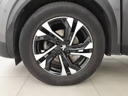 Photo 68 Peugeot 2008  PureTech 100 S&S BVM6