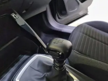 Photo 33 Peugeot 2008  PureTech 100 S&S BVM6