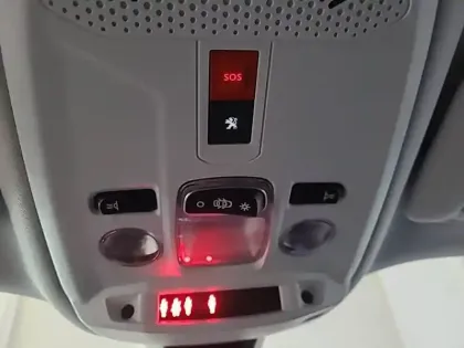 Photo 45 Peugeot 2008  PureTech 100 S&S BVM6