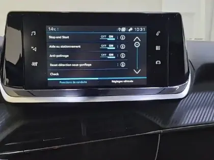 Photo 40 Peugeot 2008  PureTech 100 S&S BVM6