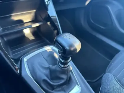 Photo 13 Peugeot 2008  PureTech 100 S&S BVM6