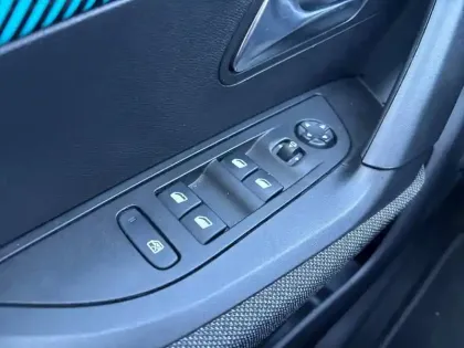 Photo 18 Peugeot 2008  PureTech 100 S&S BVM6