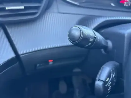 Photo 17 Peugeot 2008  PureTech 100 S&S BVM6