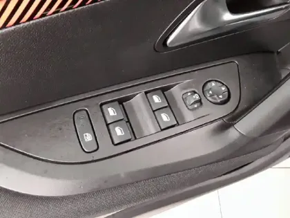 Photo 18 Peugeot 2008  PureTech 100 S&S BVM6