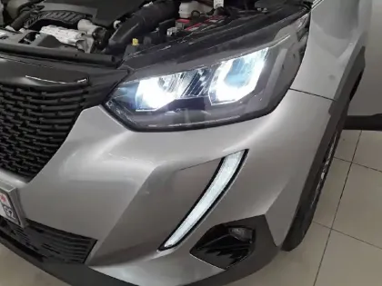 Photo 15 Peugeot 2008  PureTech 100 S&S BVM6