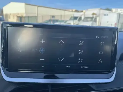 Photo 37 Peugeot 2008  PureTech 100 S&S BVM6