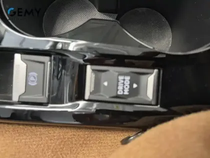 Photo 14 Peugeot 2008  Electrique 136 ch