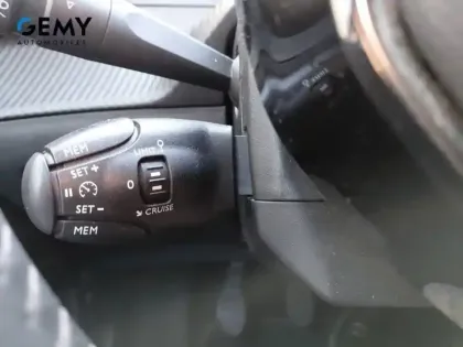 Photo 15 Peugeot 2008  PureTech 100 S&S BVM6