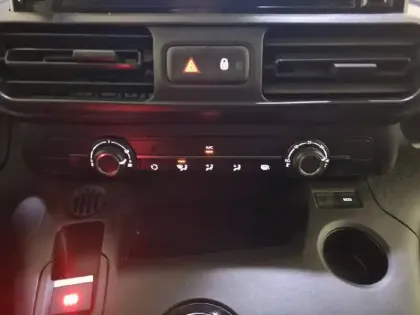 Photo 23 Peugeot Partner  FOURGON STANDARD 650 KG BLUEHDI 130 S&S EAT8