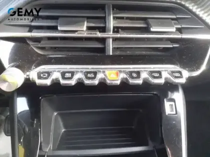 Photo 17 Peugeot 208  BlueHDi 100 S&S BVM6