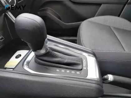 Photo 22 Renault Captur  E-Tech full hybrid 145