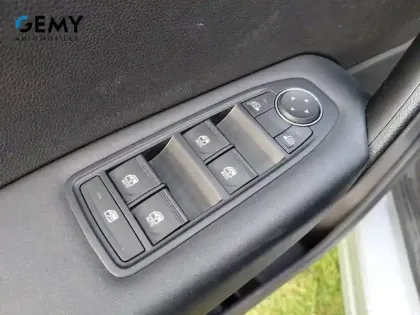 Photo 37 Renault Captur  E-Tech full hybrid 145